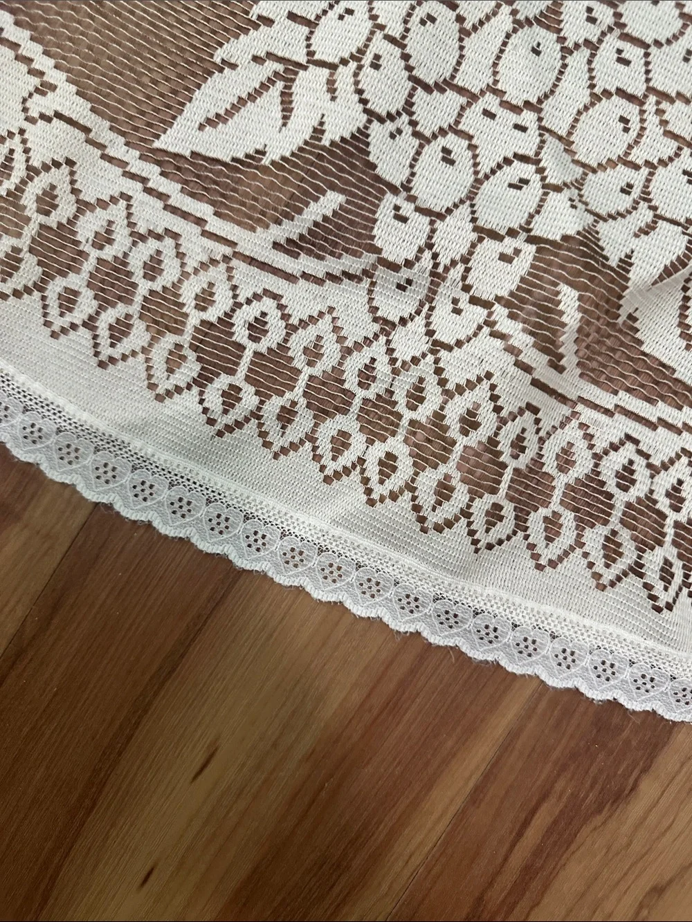 Vintage 81” Round Lace Tablecloth - Cream with Grapevine Pattern - Pristine